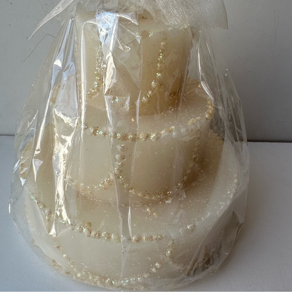 Scented Wedding Cake Candle 3-Tier Glitter Pearls New In Wrap 50hr - Picture 7 of 9